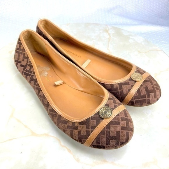 Tommy Hilfiger Shoes Womens Sz 7 Brown Monogram Gold Accent Casual Ballet Flats - Picture 1 of 10